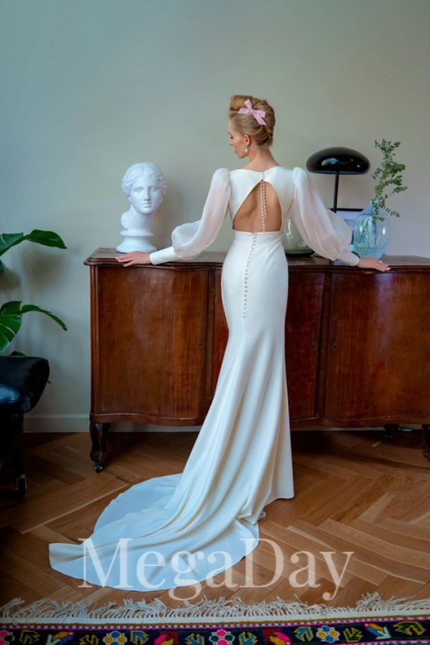 Платье Papilio 2208a, вид сзади: открытая спина, длинные полупрозрачные рукава и шлейф.